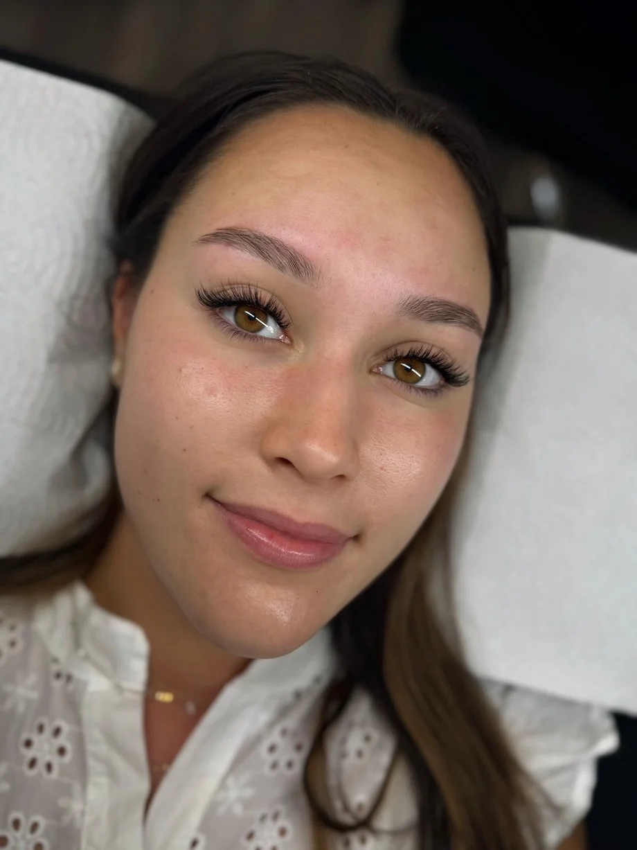 Aplicare gene, laminare sprancene, epilare cu ceara la Absolute Beauty, salon de infrumusetare Cluj Napoca - Absolute Beauty - Salon de infrumusetare Cluj Napoca