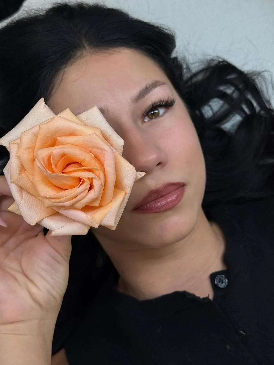 Aplicare gene, laminare sprancene, epilare cu ceara la Absolute Beauty, salon de infrumusetare Cluj Napoca - Absolute Beauty - Salon de infrumusetare Cluj Napoca