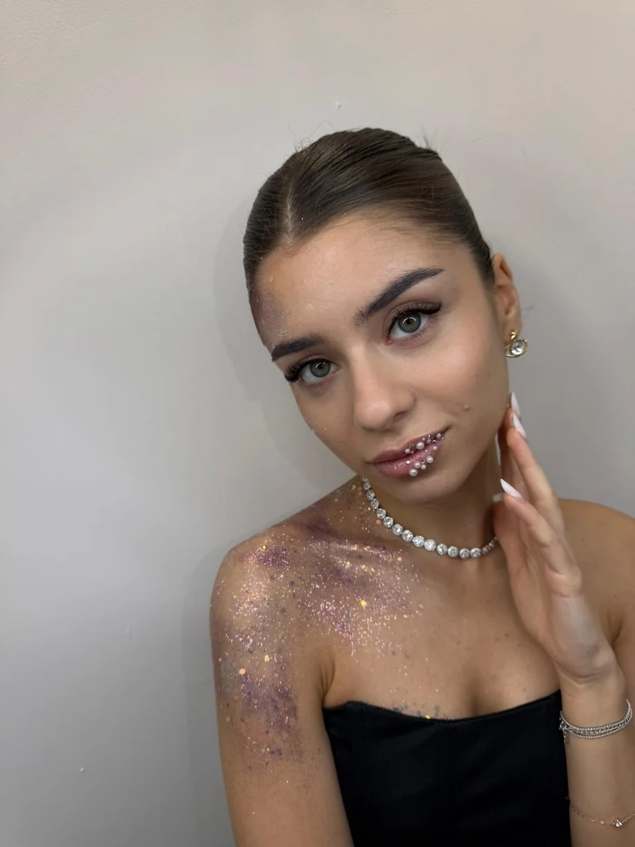 Aplicare gene, laminare sprancene, epilare cu ceara la Absolute Beauty, salon de infrumusetare Cluj Napoca - Absolute Beauty - Salon de infrumusetare Cluj Napoca