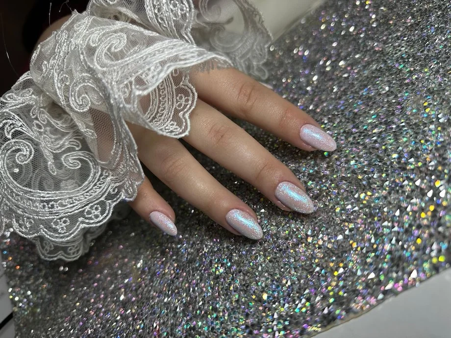 Servicii de manichiura si pedichiura in Cluj Napoca, tratament parafina, gel, oja semi permanenta - Absolute Beauty - Salon de infrumusetare Cluj Napoca