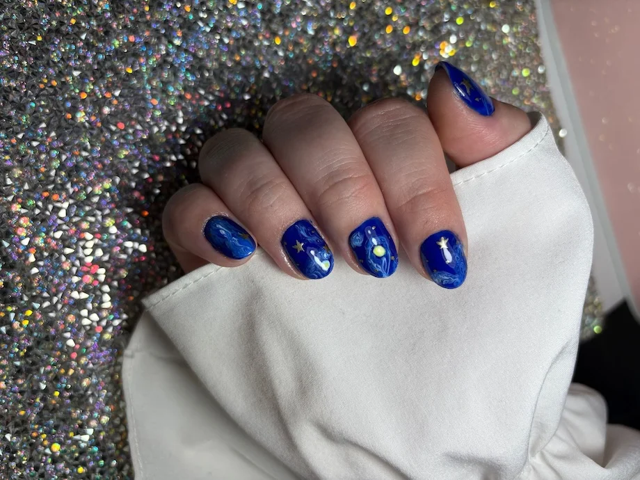 Servicii de manichiura si pedichiura in Cluj Napoca, tratament parafina, gel, oja semi permanenta - Absolute Beauty - Salon de infrumusetare Cluj Napoca