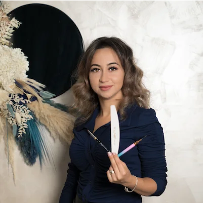 LIVIA TRANA MANICHIURA /  PEDICHIURA,COSMETICA AVANSATA